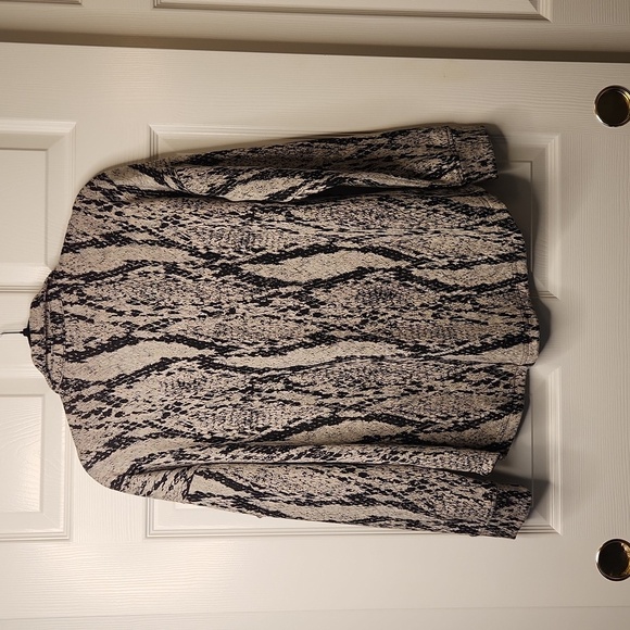 cable & gauge Studio Women's Snakeskin Print Long Sleeve Zip Front Top Size SP - Picture 11 of 11